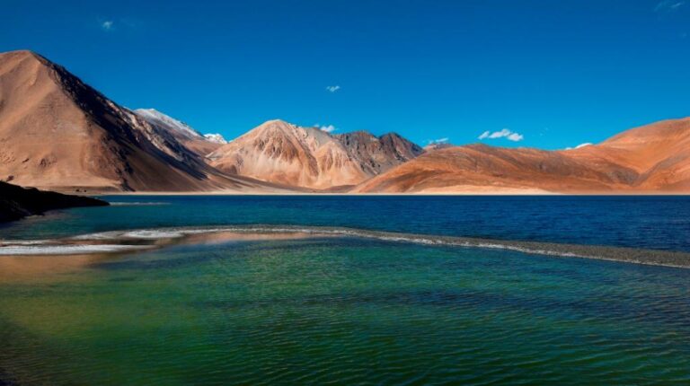 Menjelajahi Keindahan Wisata Danau Pangong Tso, Permata Alam di Perbatasan India dan Tibet